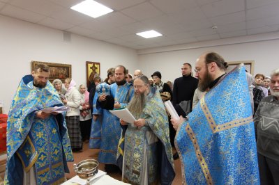 Молебен для зависимых и их родственников в центре "Метанойя" в Наркодипансере № 11 (Москва) Молебен для зависимых и их родственников в центре "Метанойя" в Наркодипансере № 11 (Москва)