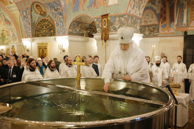 Святейший Патриарх Кирилл совершает Великое освящение воды