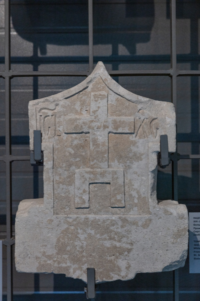 Надгробный крест. XVI– XVII вв. Из некрополя церкви Сергия Радонежского в Рогожской слободе