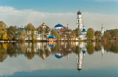 Стены монастыря нужно возводить в своем сердце Стены монастыря нужно возводить в своем сердце