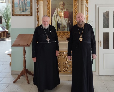 Епископ Скадовский и Алешкинский Филарет (справа) и епископ Балашихинский и Орехово-Зуевский Николай в храме преподобного Сергия Радонежского г. Скадовска Епископ Скадовский и Алешкинский Филарет (справа) и епископ Балашихинский и Орехово-Зуевский Николай в храме преподобного Сергия Радонежского г. Скадовска
