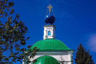 Корона как композиционный элемент накупольного креста Корона как композиционный элемент накупольного креста