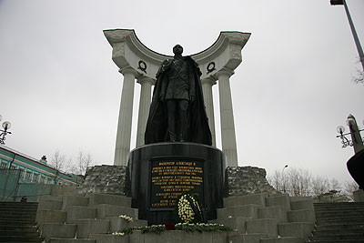 Памятник Александру Второму возле Храма Христа Спасителя. Фото автора.