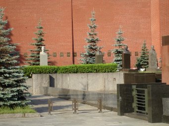 Потомки эмигрантов первой волны вновь поднимают вопрос о ликвидации некрополя у Кремлевской стены