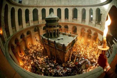 В Иерусалиме сошел Благодатный огонь