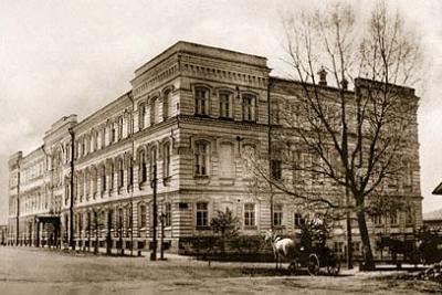Здание Саратовской духовной семинарии в начале XX века Здание Саратовской духовной семинарии в начале XX века