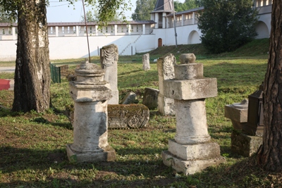 Древнерусские надгробия