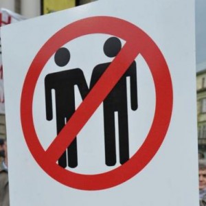 Молдавских политиков, поддержавших «Закон о недискриминации», пока не будут отлучать о причастия