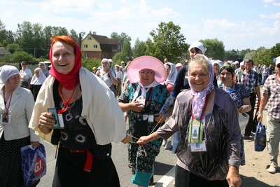 В Крестном ходе, посвященном 700-летию преподобного Сергия Радонежского участвовало более 30 тыс. человек