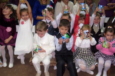 Представители Императорского Православного Палестинского общества уже передали первые подарки в 1-й детский сад Новоазовска