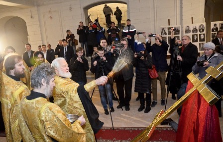 Освящение креста для колокольни главного здания ПСТГУ Освящение креста для колокольни главного здания ПСТГУ