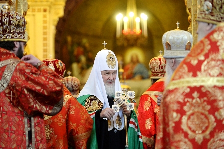 Патриарх Кирилл во время богослужения в Храме Христа Спасителя