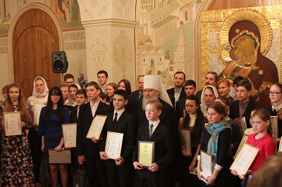 Общее фото финалистов вместе с митрополитом Климентом